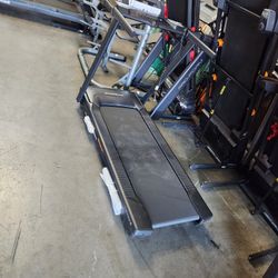 Nordictrack T series 5 treadmill- 300$ - 10mph max speed - Motorized incline 