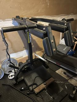 Leverage Squat Machine