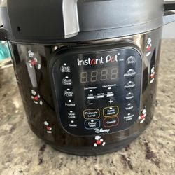 NEW! Disney Mickey Mouse Instant Pot Duo Multi-Use 7-in-1 Pressure