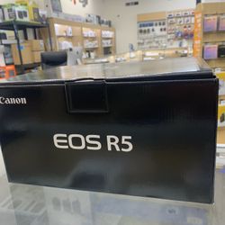 Canon R5 Mirrorless 45MP FF