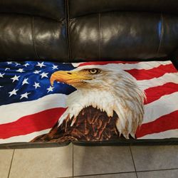 LARGE EAGLE BEACH TOWEL NEW