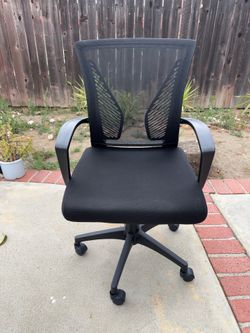 Black Mesh Swivel Office Desk Chair
