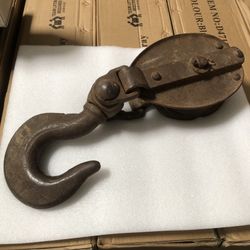 Antique solid farm hook 🪝 Weights 28 pounds👍🏻 rare collectible