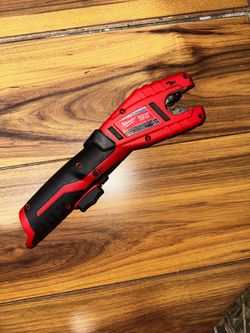 Milwaukee M12 Copper Tubing Cutter