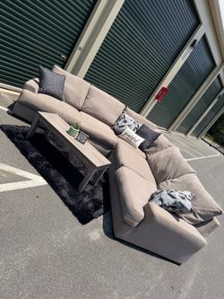 Sectional Sofa/ Couch (Deep Seat)
