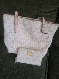 Micheal kors purse and wallet