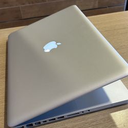Apple MacBook Pro 15” i7/8GB/256GB SSD $180 