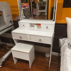 Hair / Makeup Vanity 