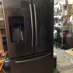 Samsung 24.6 Cubic Ft French Door Refrigerator 