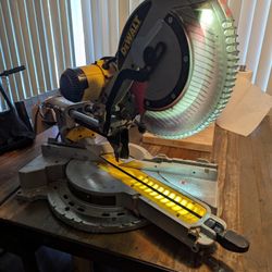 DeWalt Saw