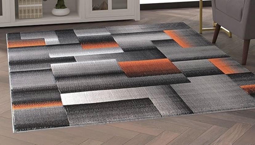 Decorative 5x7 accent rug for the home