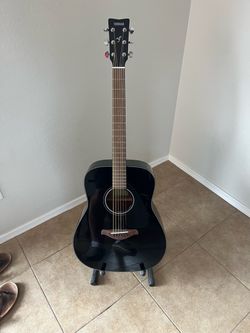 Yamaha fg800 guitar w/stand, case and tuner
