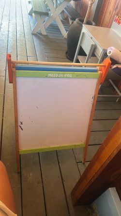 Free Kids Art Easel