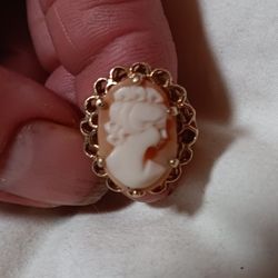 Gold Cameo Ring