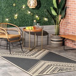 Indoor/outdoor rug