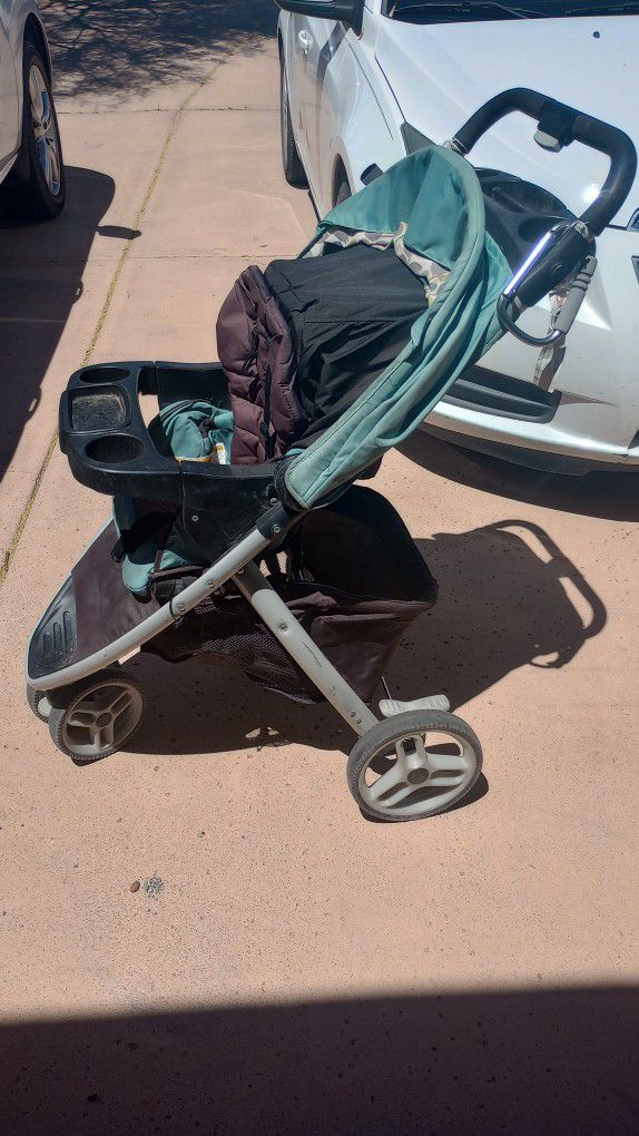 Graco Car seat And Stroller. 