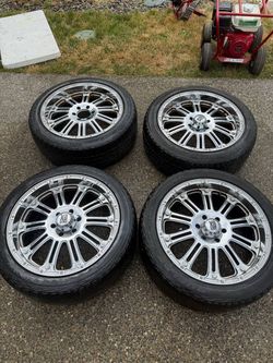 XD Series Wheels with 285/45R22 Bridgestone Tires