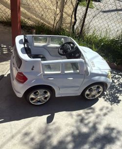 Mercedes Ride-on Toy car
