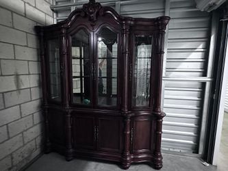 Stunning China Cabinet/ Hutch