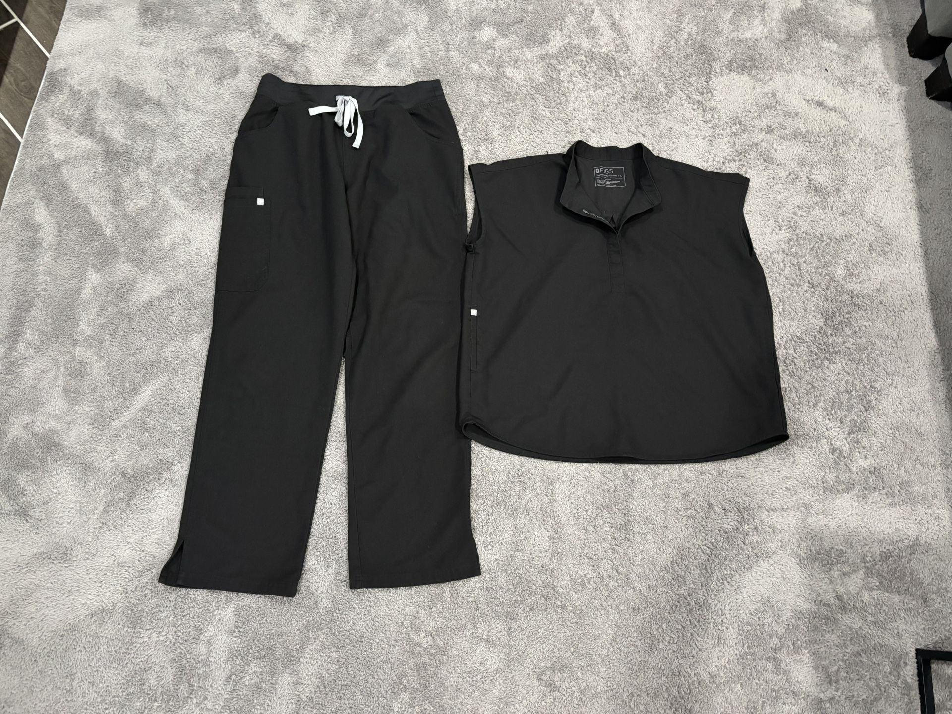 Large FIGS Black Scrub Set