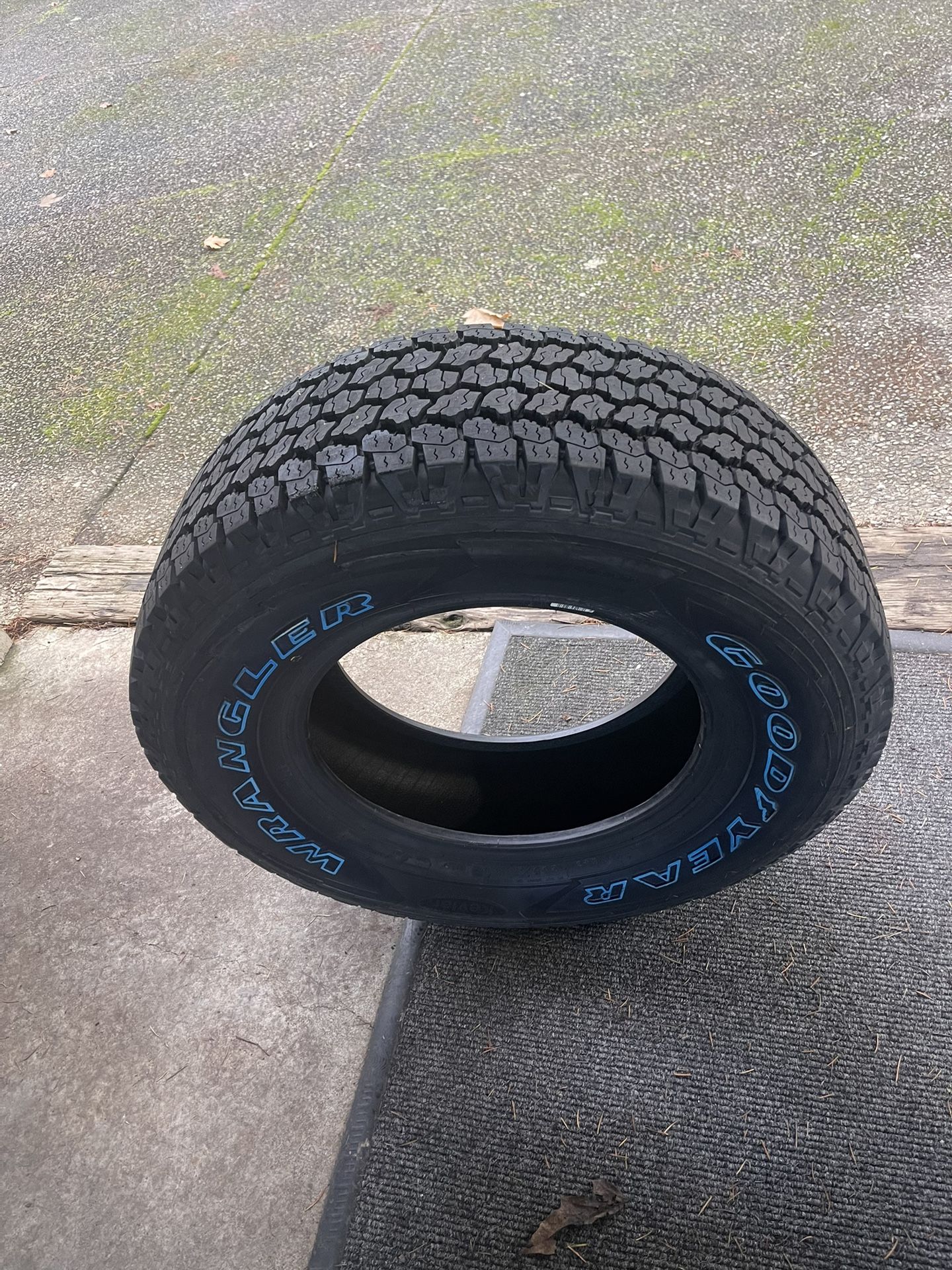 1 Brand New 255/70R16 Good Year Wrangler Tire Pick Up Only
