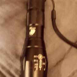 Telescoping Zoom Flashlight 1200 Lumens