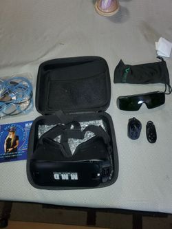 VIRTUAL REALITY HEADSET. MUST USE THE SAMSUNG S5 SMARTPHONE  TO OPERATE.