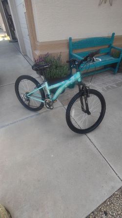 ladies 24 inch Tessie mountain bike made by diamondback