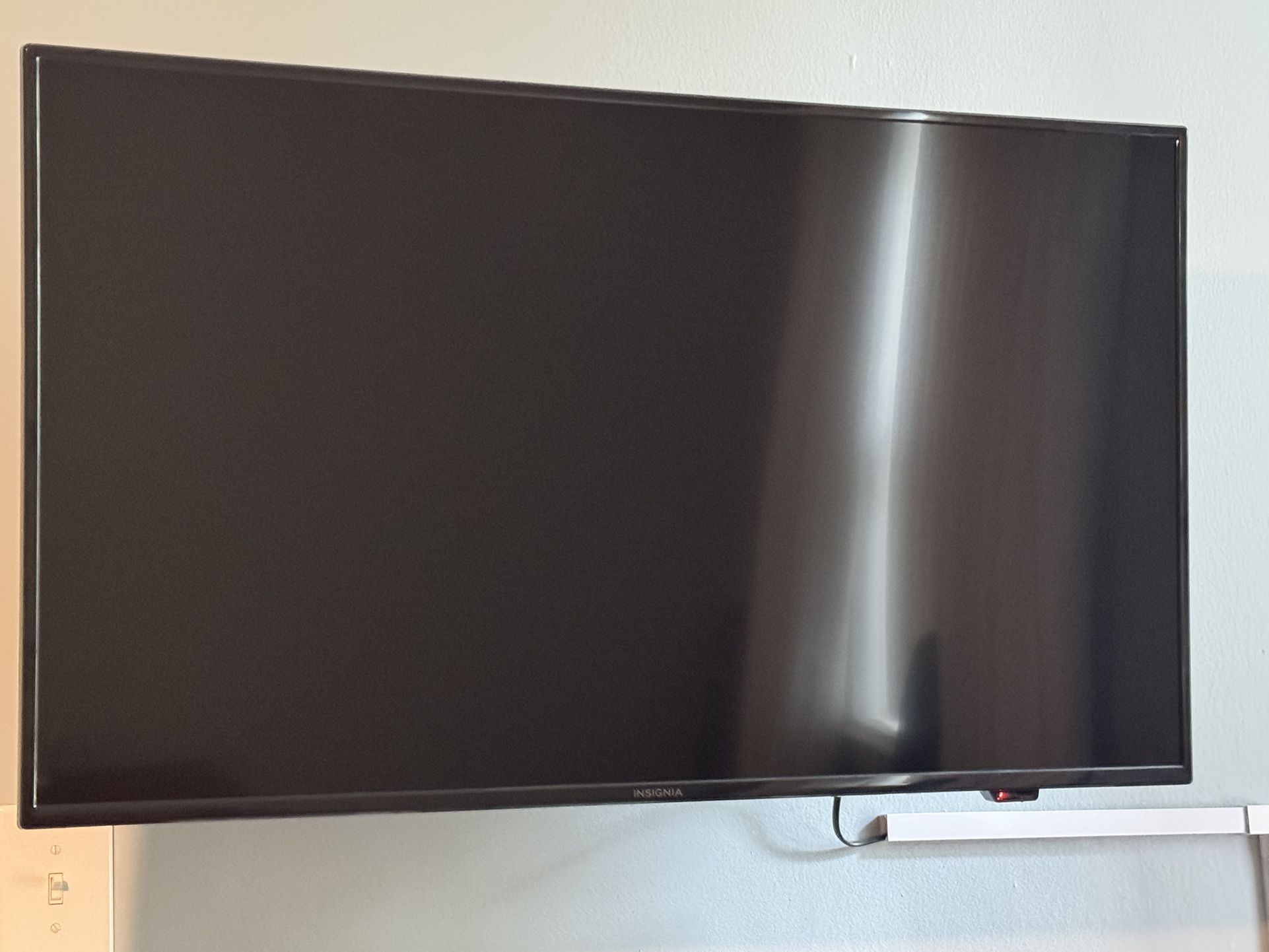 Insignia 43” TV