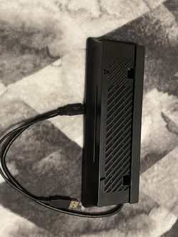 Insignia Vertical USB Stand for Xbox One X and Xbox One S - Black