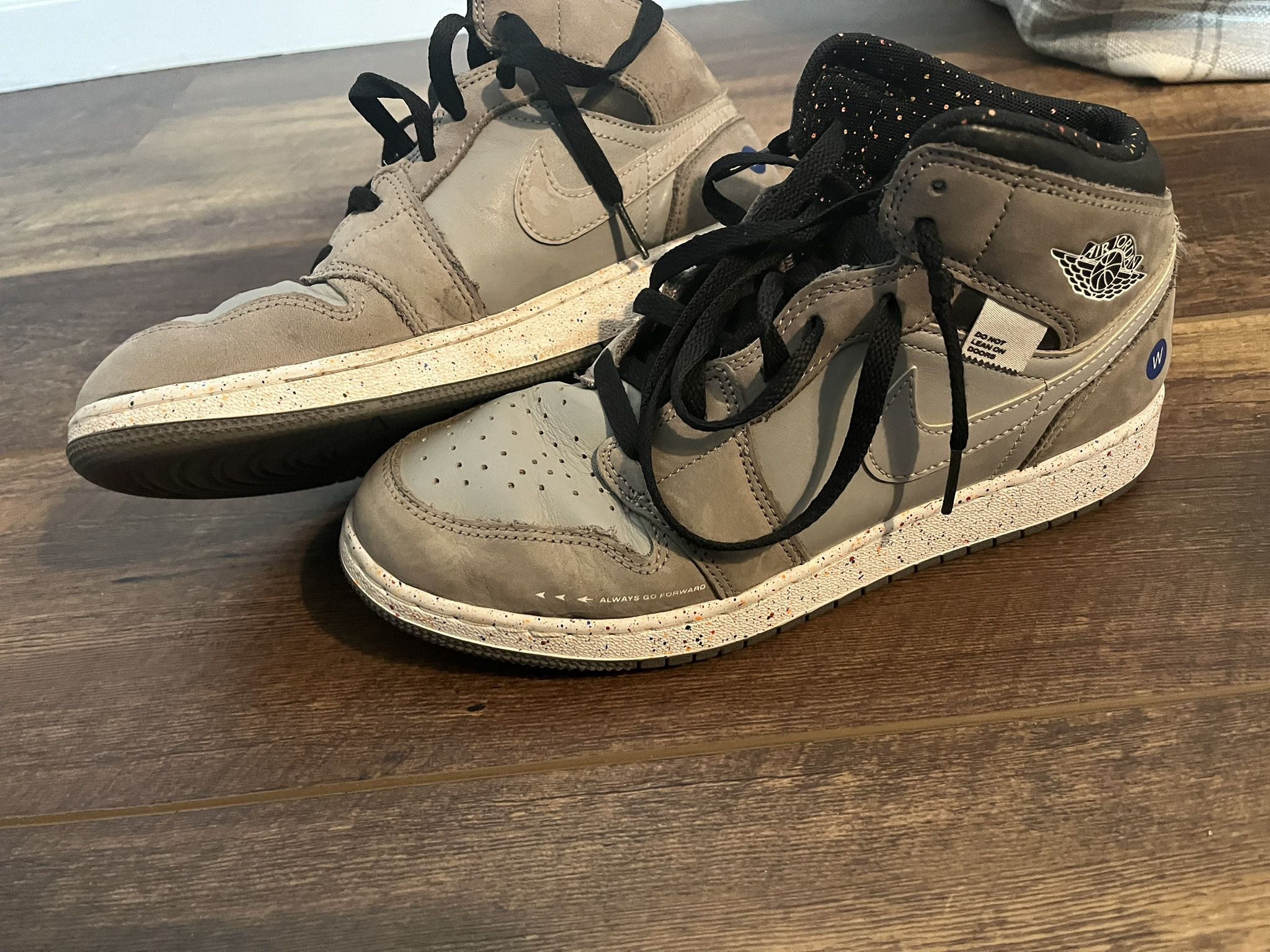 Boys Air Jordan 1 Mid Wings For Sale! $20