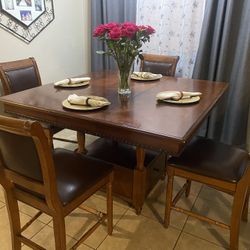 Kitchen Table And 4 Chairs 