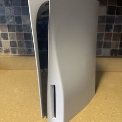 Disc Edition Playstation 5- Great condition, 825GB + Controller