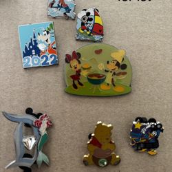 Disney pins 