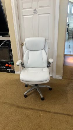 Serta, White Chair, Pre-owned, Beautiful chair