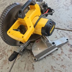 Dewalt 10" In Compound Miter Saw