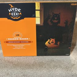 Hyde and Eek Boutique Werewolf  LED shadow maker New Halloween decor