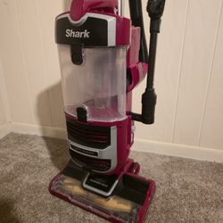 Vacuum Shark Navigator Zero-M Upright Vacuum Cleaner Lift-Away ZU561 Swivel Speed Dual Carpet Hard Floor Red Bagless HEPA