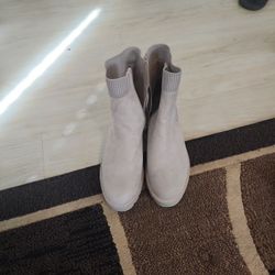 Women Boot New, Size 11, specially soft inside with memory foam.