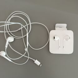 Apple iPhone wired white lightning EarPods earphone set