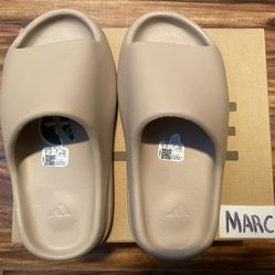 YEEZY SLIDES “pure” Size 4 (BRAND NEW)