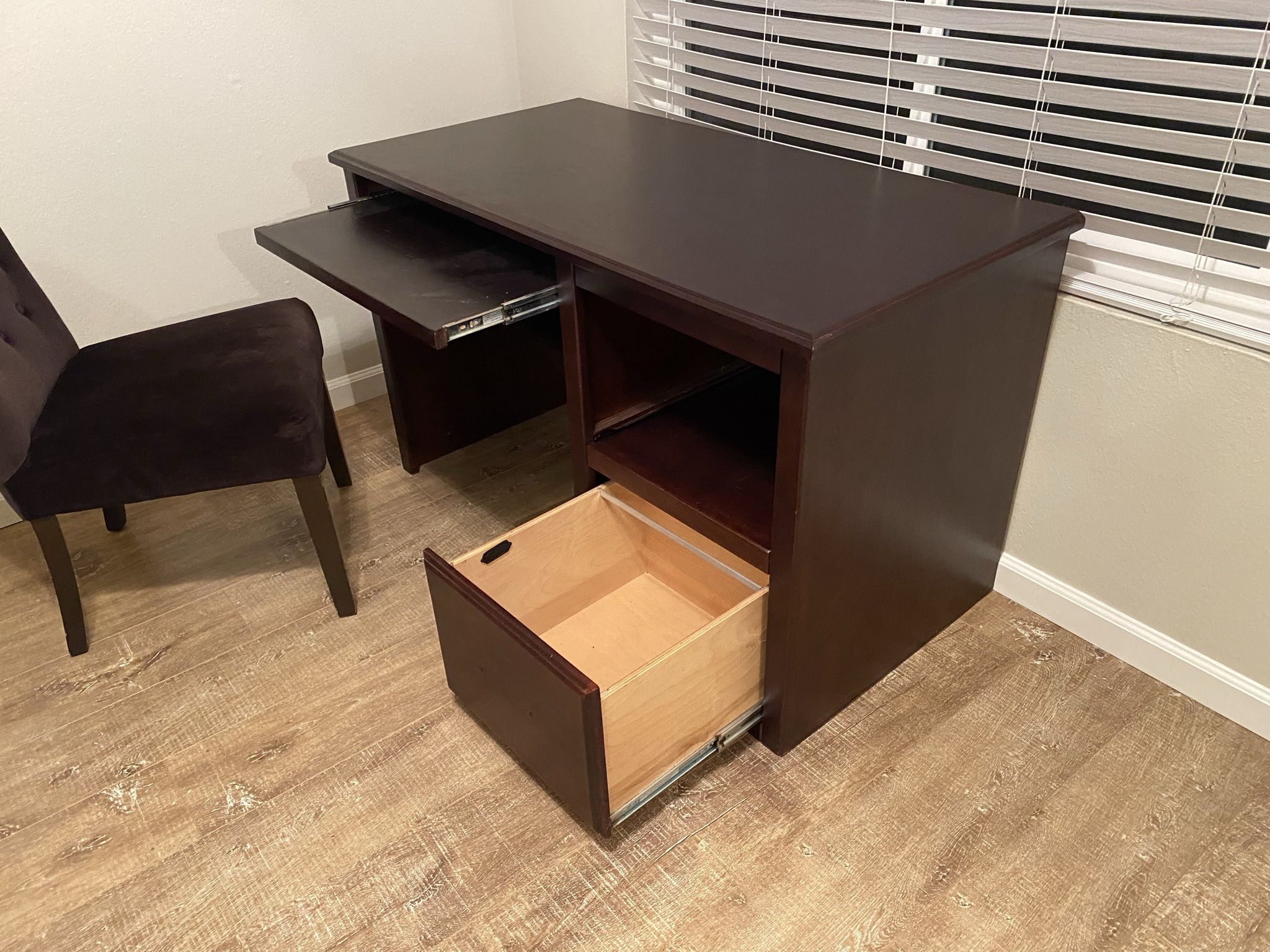 Office Desk - Very Good Condition - Free!