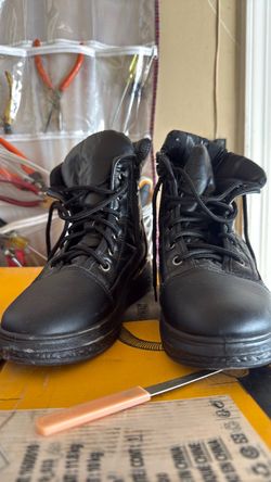Girl’s Boots size 6