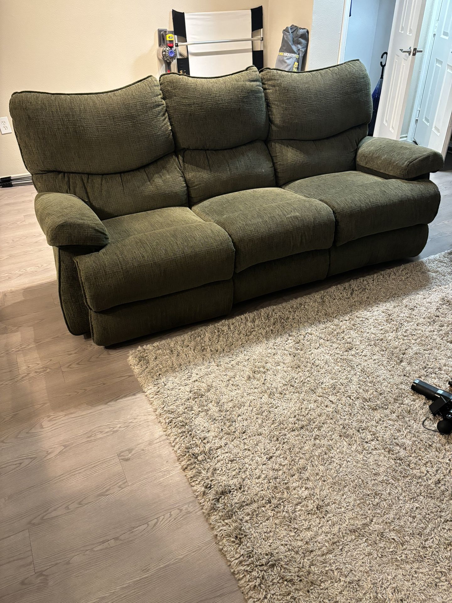 Free! MOViNG! Must Go Couch! Recliner