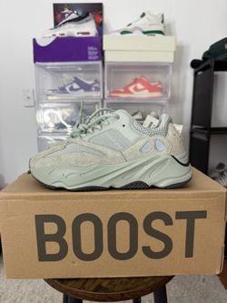 Yeezy 700 Salt Women 8.5 