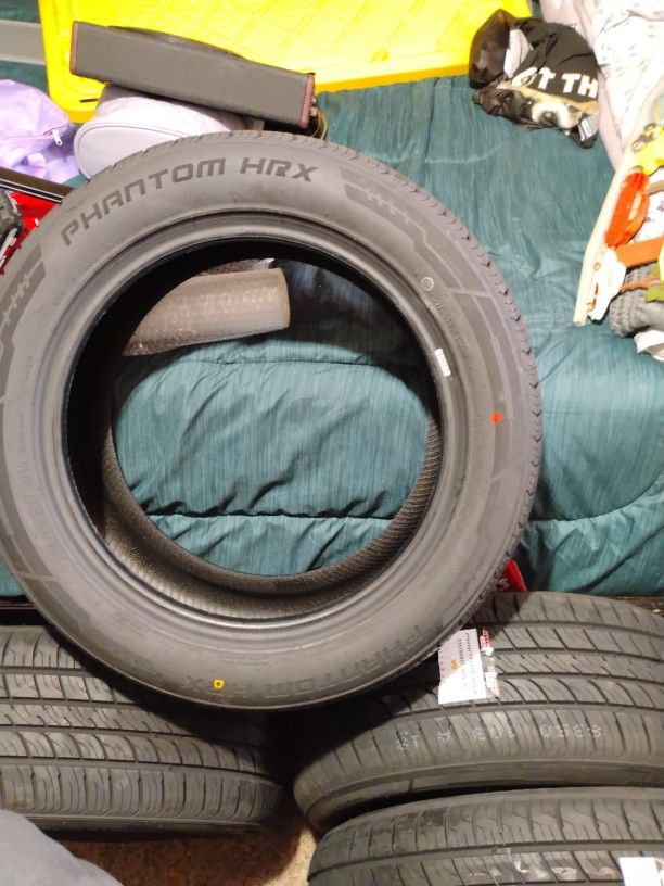 225/55 R17 × 4 New