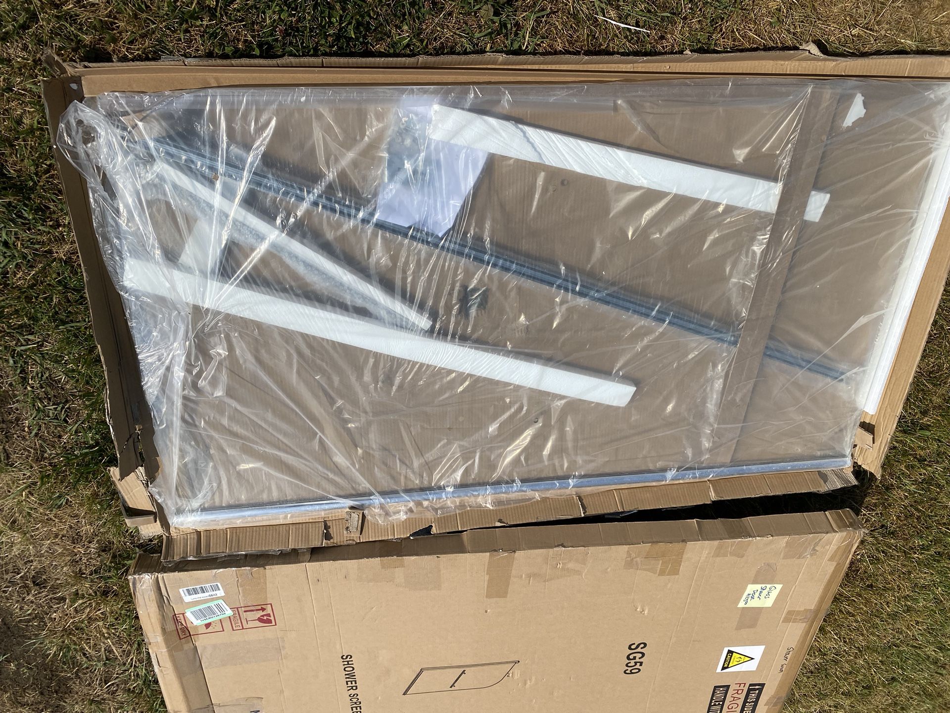 Tub Glass Door. Hinged Shower Tub Glass Door. New 34x58L