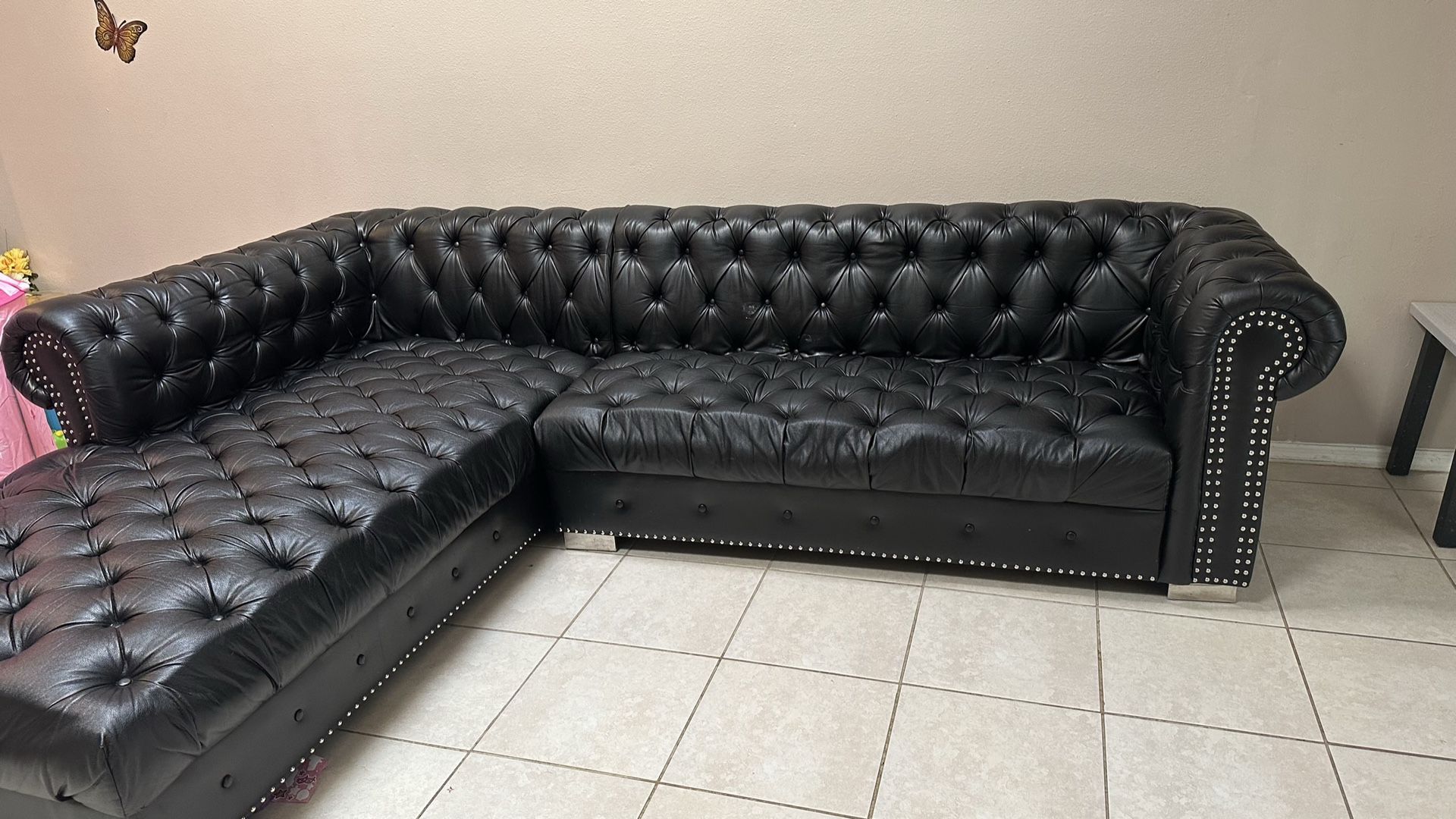 Black Leather Couch 600 Dollars