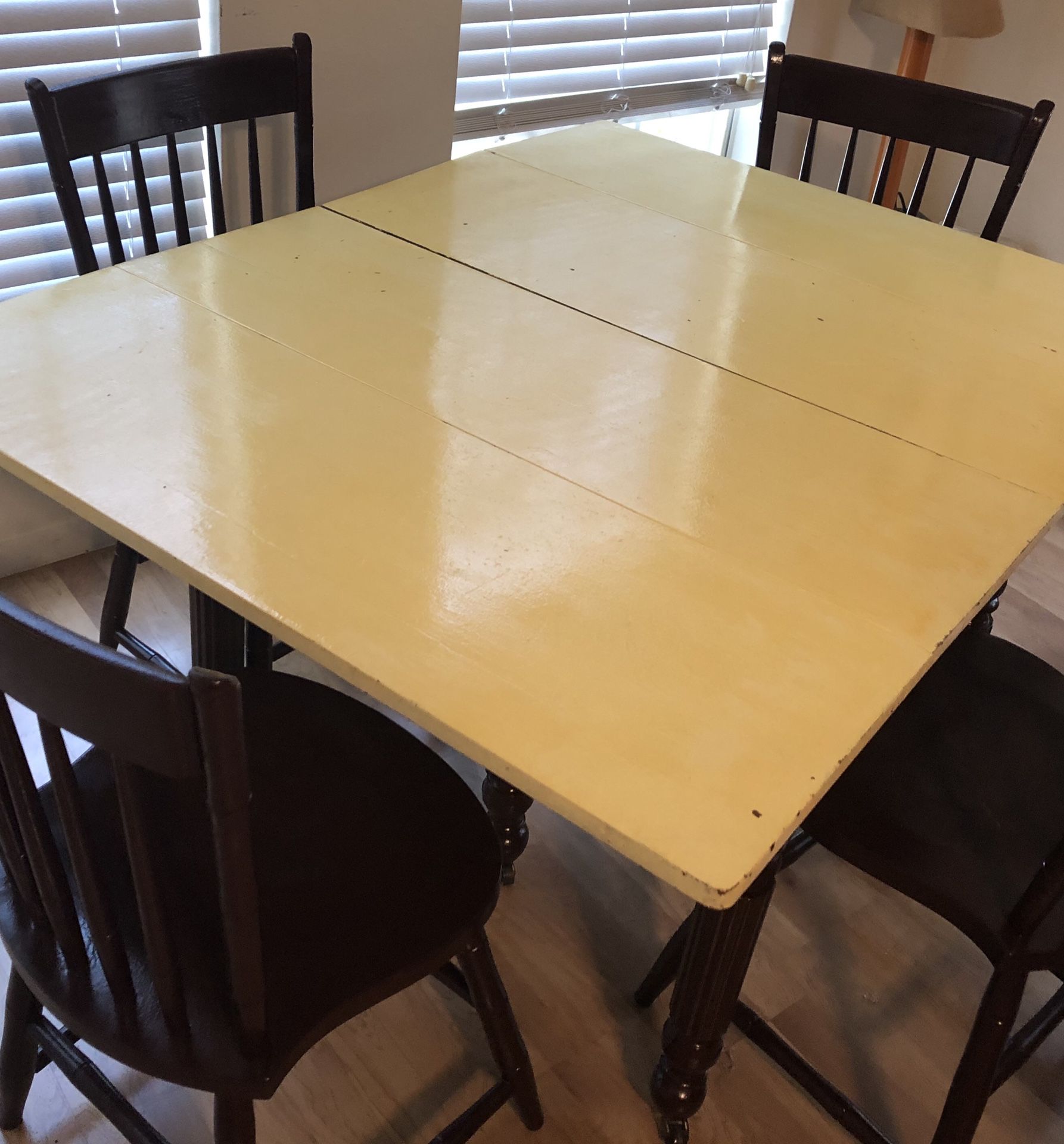 Kitchen Table with 4 chairs