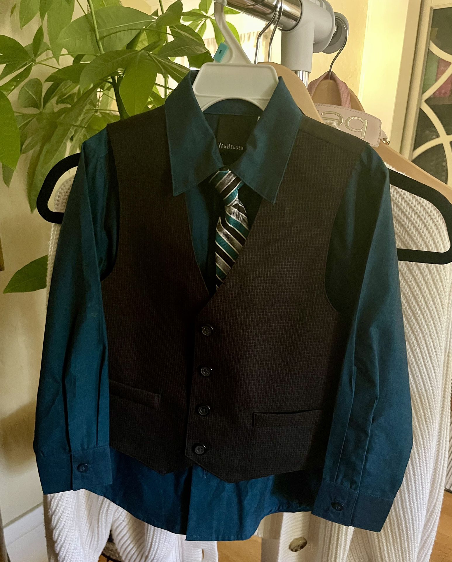 Boys Size 5 Dress Suit Vest/ Shirt & Tie 